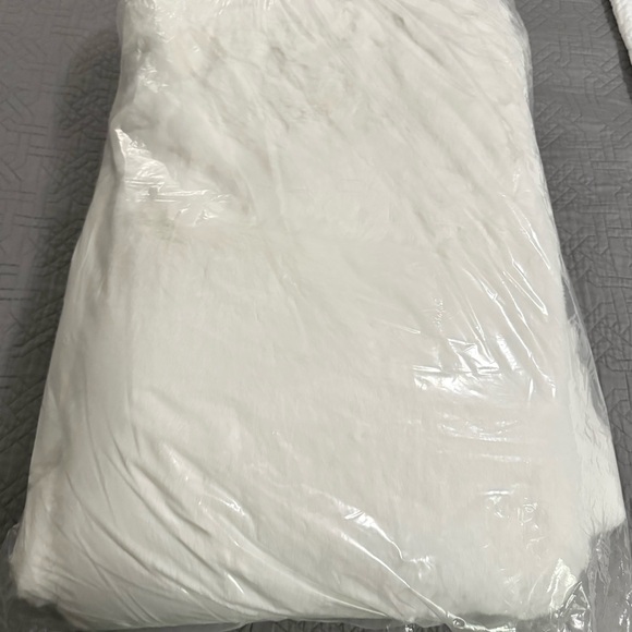 Brand new in bag Anthropologie Blanket - Picture 2 of 3